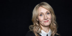 La Rowling risponde a tono ai sostenitori di Trump che minacciano di bruciare i libri di Harry Potter