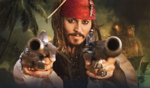 Pirati dei Caraibi: Johnny Depp si presenta a Disneyland vestito da Jack Sparrow