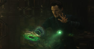 Infinity War: Doctor Strange difende l’Occhio di Agamotto nei nuovi scatti dal set