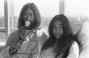 Jean-Marc Vallee dirigerà una pellicola sulla storia tra John Lennon e Yoko Ono