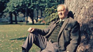Tolkien: svelata la data d’uscita del biopic con Nicholas Hoult e Lily Collins