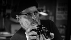 Minamata: Johnny Depp è il fotografo W. Eugene Smith nella prima foto ufficiale